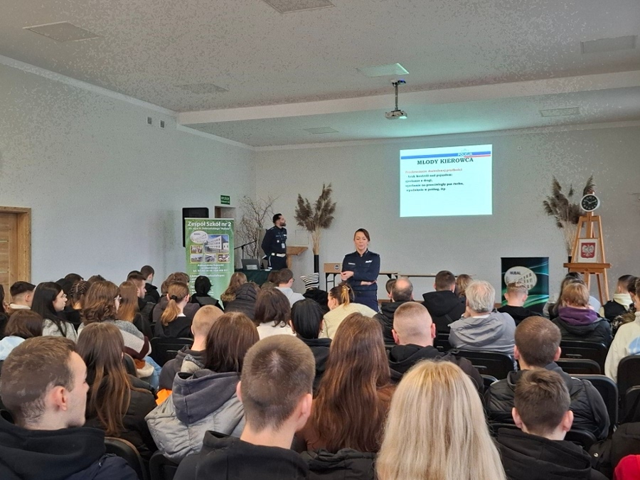 Odpowiedzialny młody kierowca